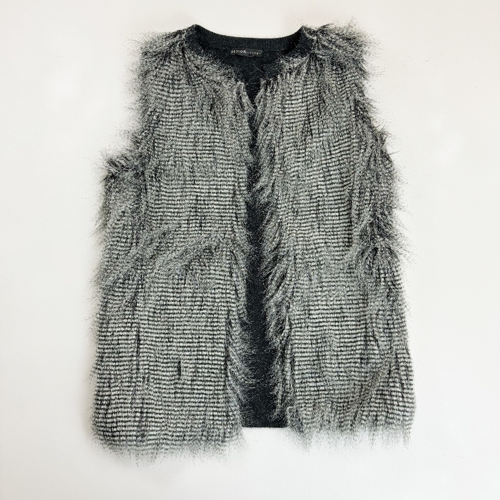 DESIGN HISTORY Open Faux Fur Sweater Vest S/M Knit Back Holiday Black Gray